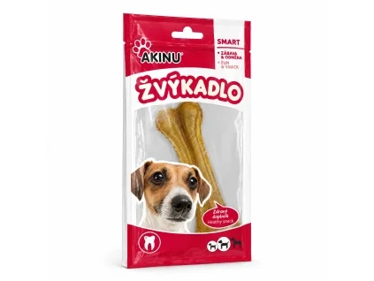 Nakloněný e-shop packshot produktu Akinu Kost z buvolí kůže přírodní pamlsek pro psy žvýkací 12 cm 1 ks (RegCis 204049) na bílém pozadí. Produkt beze změny převzat z aktuální produktové fotky, náklon, světlo a stín sjednoceny podle schváleného packshotu 204906.