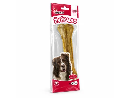 Nakloněný e-shop packshot produktu Akinu Kost z buvolí kůže přírodní pamlsek pro psy žvýkací 22 cm 1 ks (RegCis 204047) na bílém pozadí. Produkt beze změny převzat z aktuální produktové fotky, náklon, světlo a stín sjednoceny podle schváleného packshotu 204906.