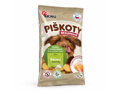 Packshot SKU 173011 (Akinu Bezlepkové piškoty 120 g) — sólo na bílém, 2k 1:1. Obal: aktuální Piškoty se samolepkou „Již brzy v novém obalu“ (asset 8f26e1bd nahraná uživatelkou); náklon replikován podle sesterského 173010 (0e706a2a). Vybrána v1 ze 2.